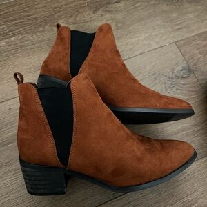 Chelsea boots
